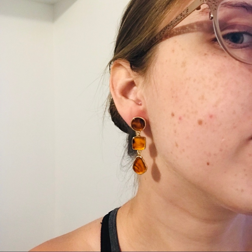 ✨ Brown Marbled Resin Earrings - Picture 3 of 3